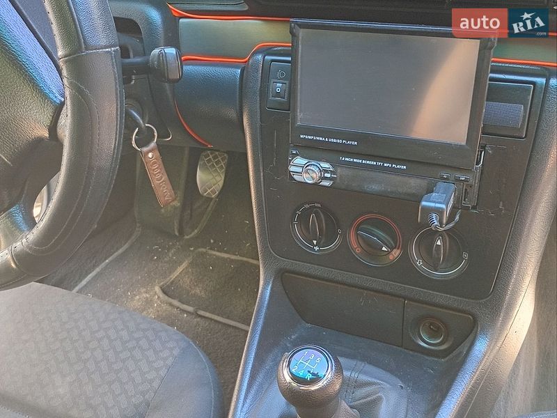 Седан Audi A4 1995 в Хусте