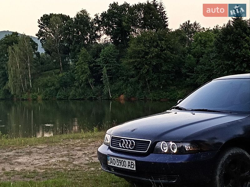 Седан Audi A4 1995 в Хусте