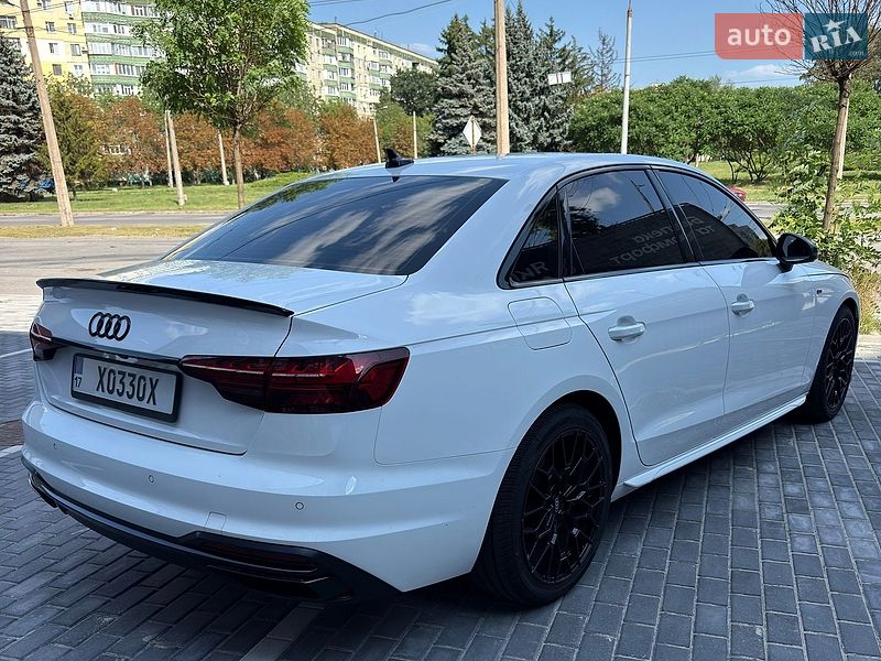 Седан Audi A4 2022 в Полтаве