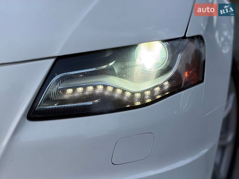 Седан Audi A4 2011 в Стрию
