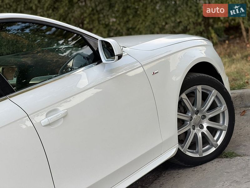 Седан Audi A4 2011 в Стрию