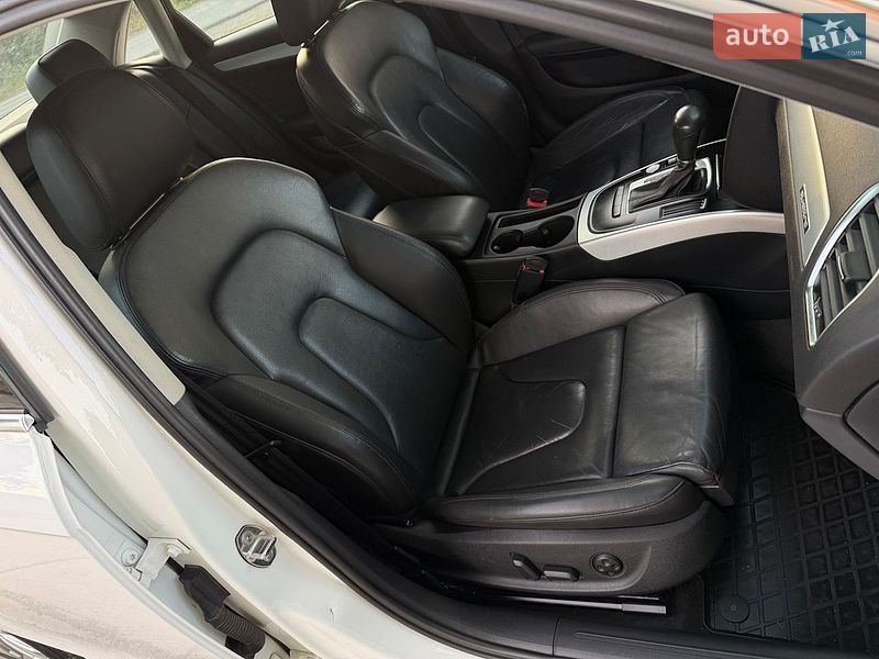 Седан Audi A4 2011 в Стрию