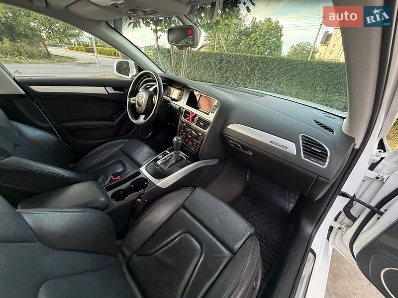 Седан Audi A4 2011 в Стрию