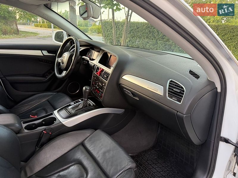 Седан Audi A4 2011 в Стрию