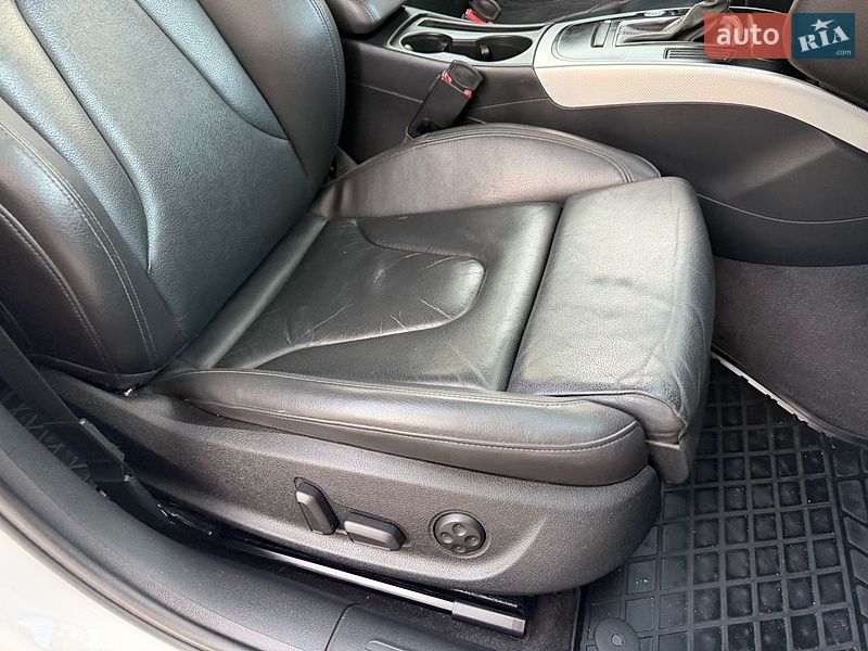 Седан Audi A4 2011 в Стрию