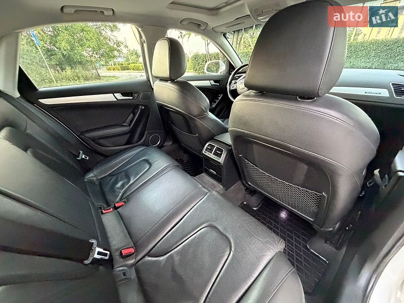 Седан Audi A4 2011 в Стрию
