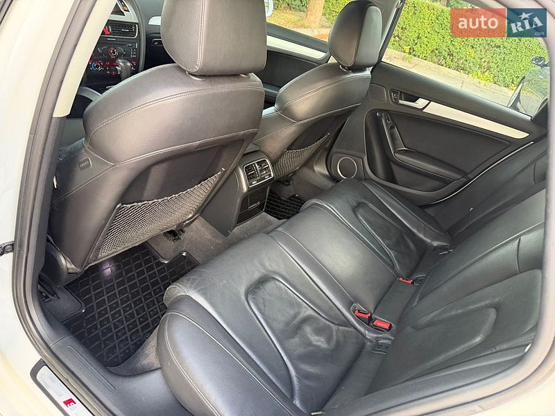 Седан Audi A4 2011 в Стрию