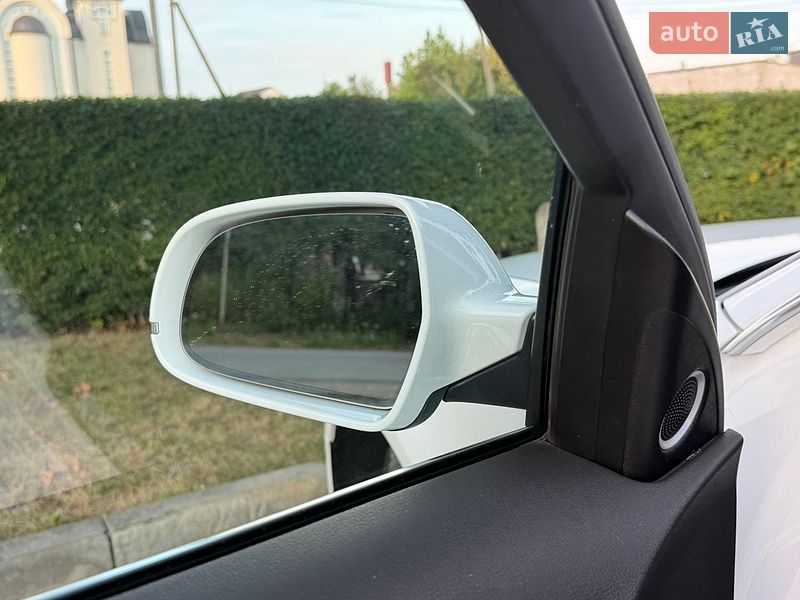 Седан Audi A4 2011 в Стрию