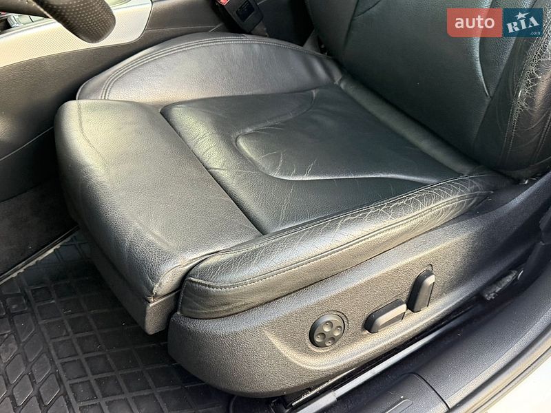 Седан Audi A4 2011 в Стрию