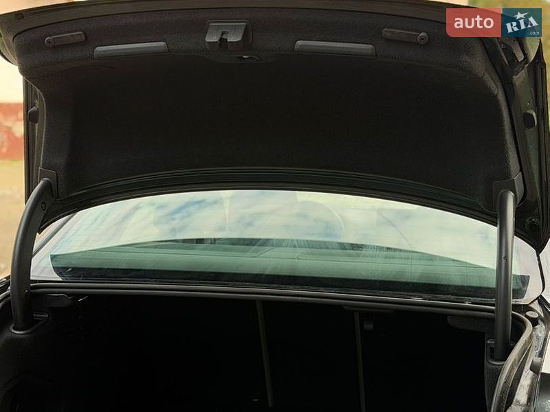 Седан Audi A4 2018 в Бурштині