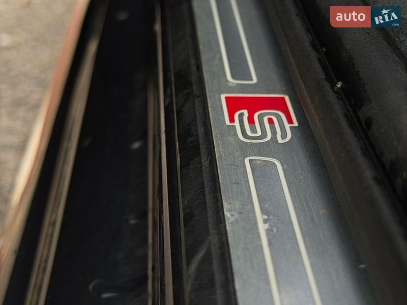 Седан Audi A4 2018 в Бурштині