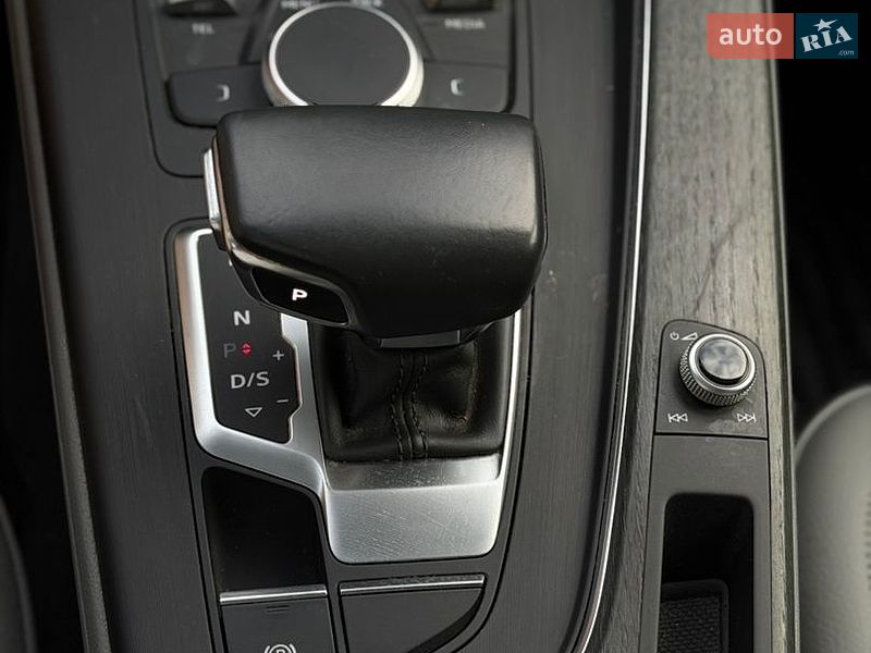 Седан Audi A4 2018 в Бурштині