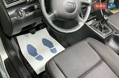 Седан Audi A4 2002 в Чернівцях