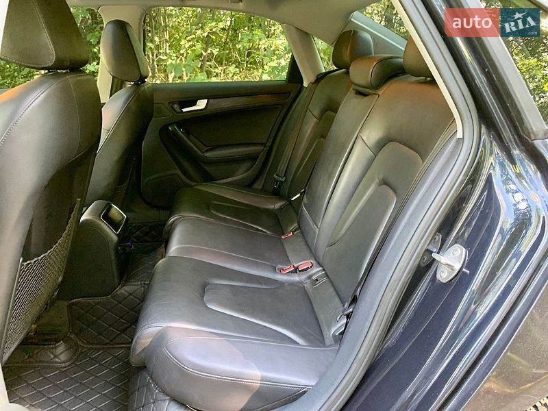 Седан Audi A4 2012 в Києві
