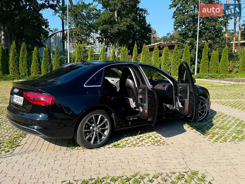 Седан Audi A4 2015 в Харкові