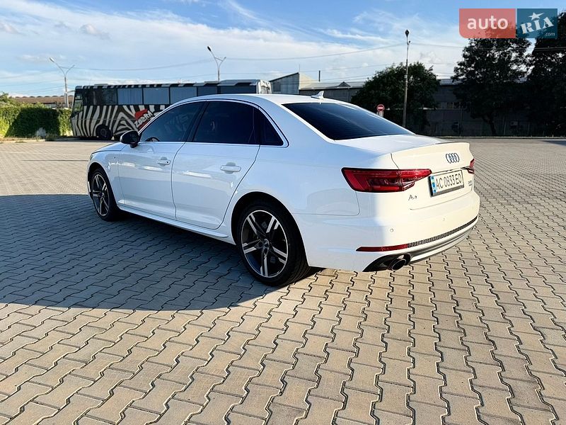 Седан Audi A4 2016 в Нововолынске
