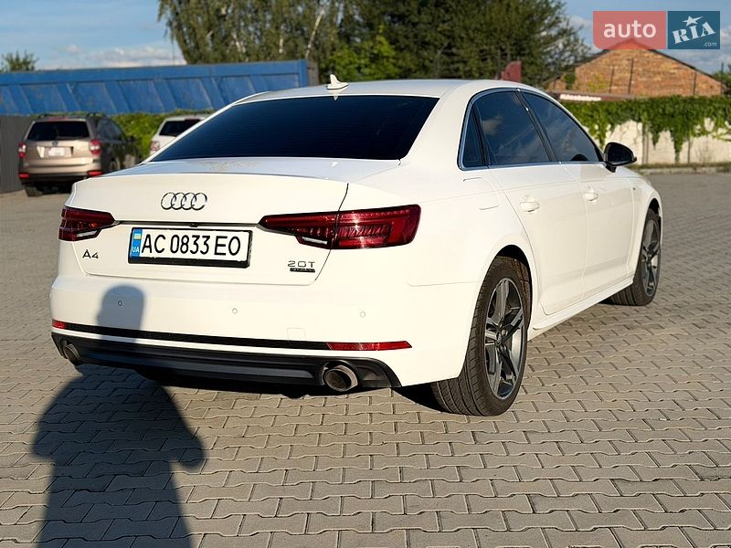 Седан Audi A4 2016 в Нововолынске