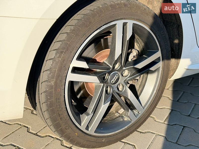 Седан Audi A4 2016 в Нововолынске