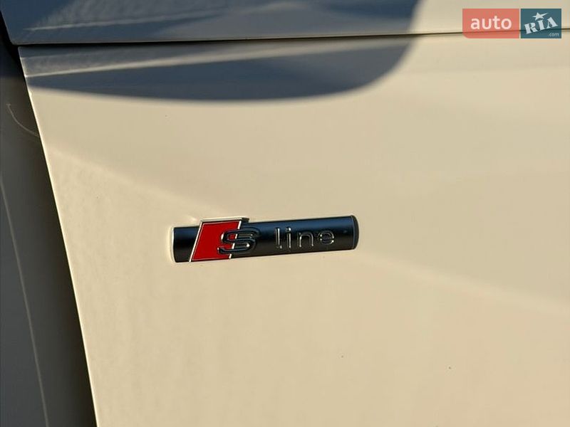 Седан Audi A4 2016 в Нововолынске