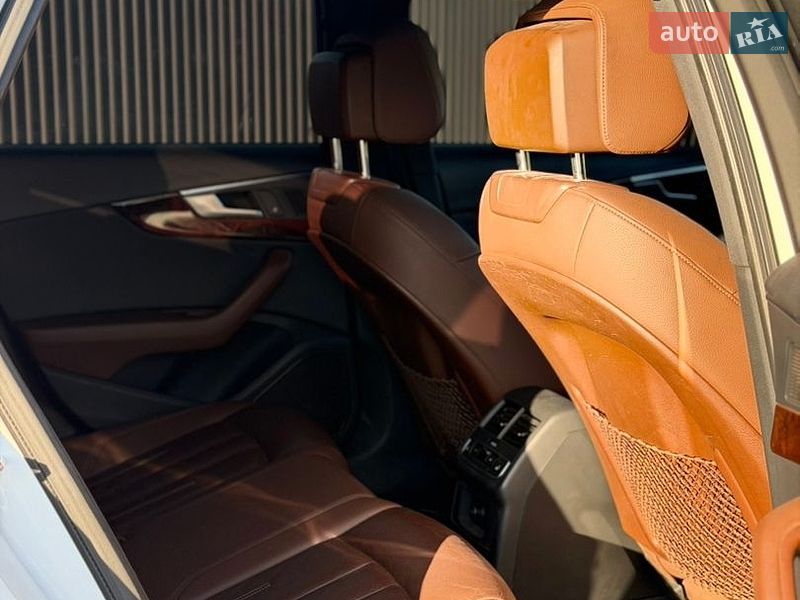 Седан Audi A4 2016 в Нововолынске
