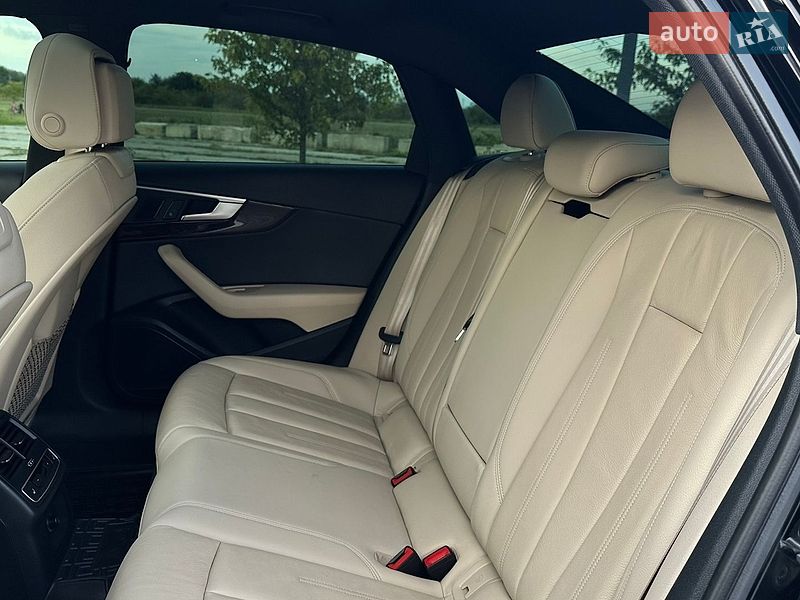 Седан Audi A4 2017 в Рівному