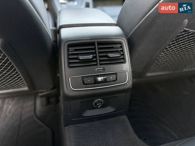 Седан Audi A4 2019 в Львове