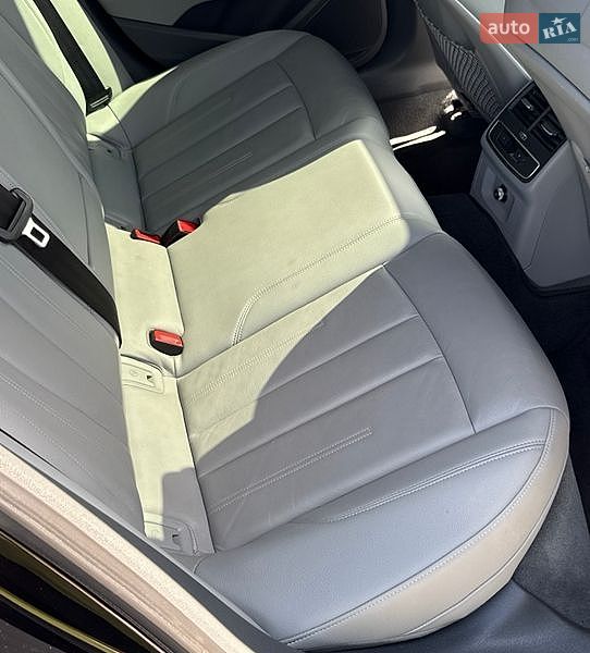 Седан Audi A4 2019 в Стрые