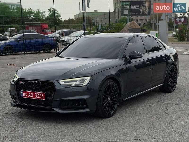 Седан Audi A4 2017 в Львові