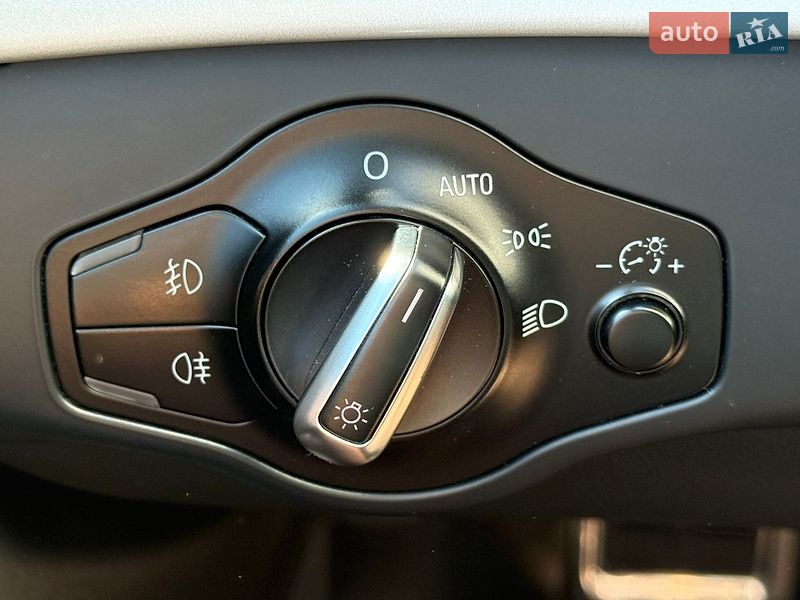 Седан Audi A4 2015 в Львове
