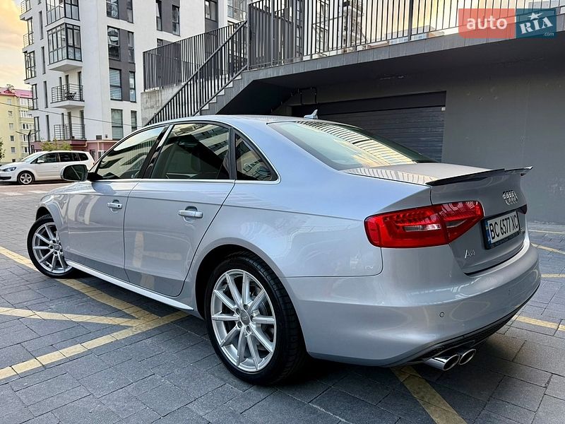 Седан Audi A4 2015 в Львове