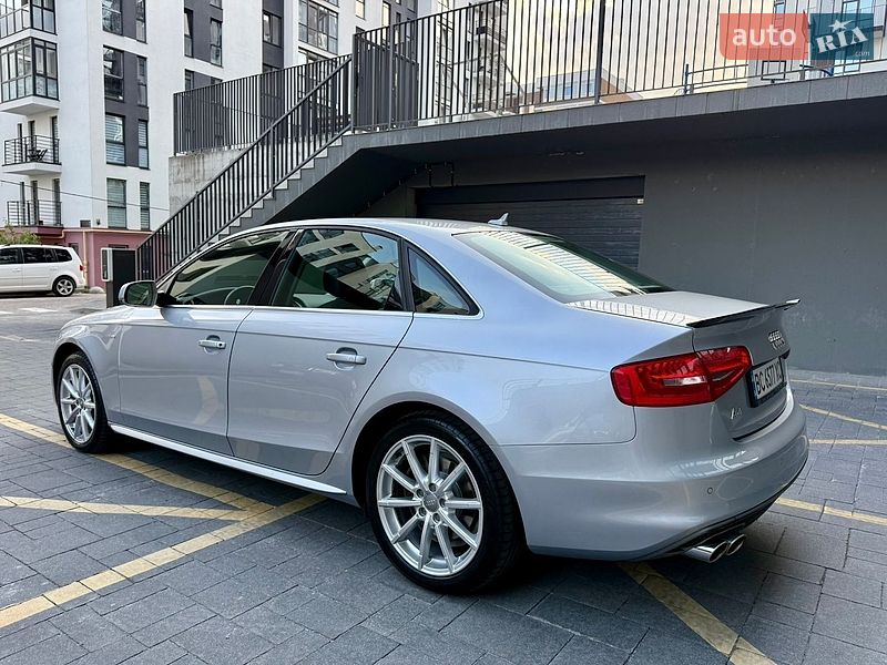 Седан Audi A4 2015 в Львове