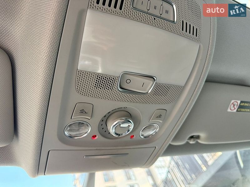 Седан Audi A4 2015 в Львове