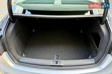 Седан Audi A4 2015 в Львове