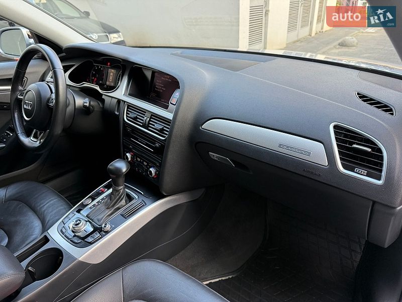 Седан Audi A4 2015 в Львове