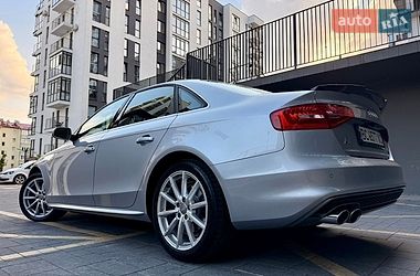 Седан Audi A4 2015 в Львове