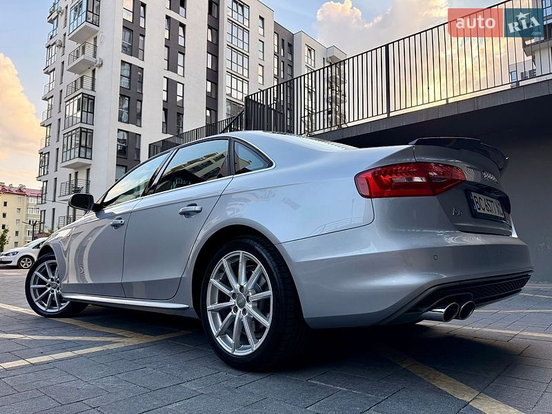 Седан Audi A4 2015 в Львове