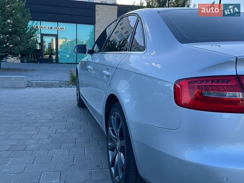 Седан Audi A4 2012 в Сумах