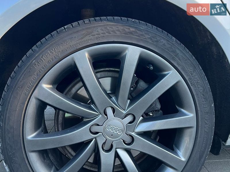 Седан Audi A4 2012 в Сумах