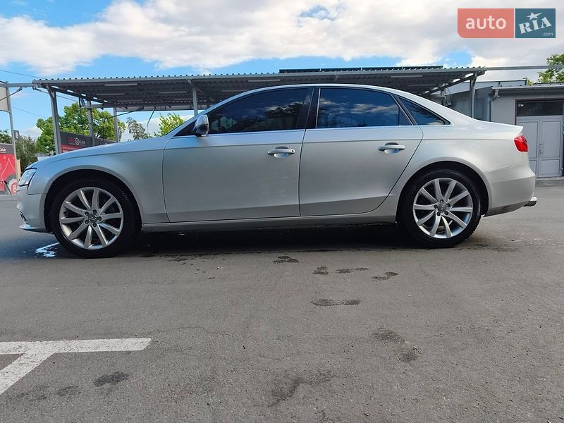 Седан Audi A4 2013 в Киеве
