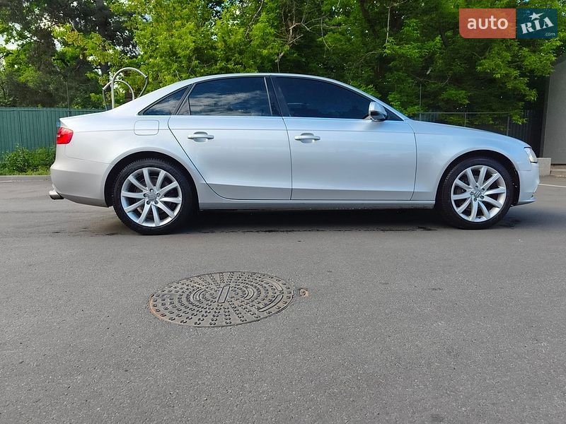 Седан Audi A4 2013 в Киеве