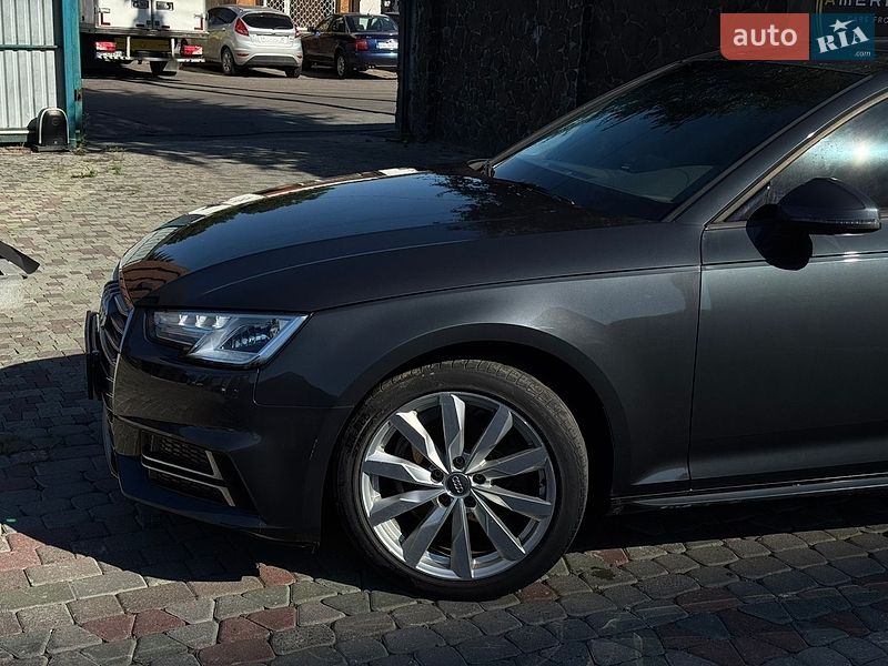 Седан Audi A4 2018 в Львові