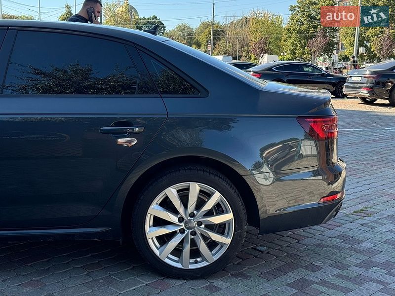 Седан Audi A4 2018 в Львові