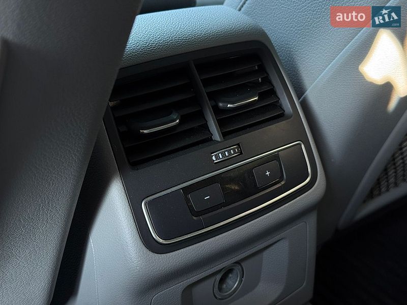 Седан Audi A4 2018 в Львові