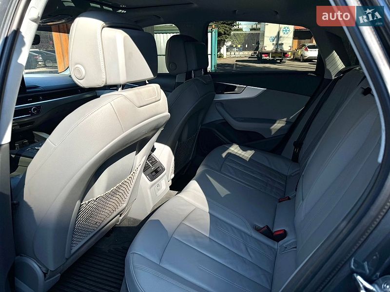 Седан Audi A4 2018 в Львові