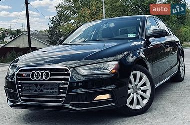 Седан Audi A4 2015 в Львові