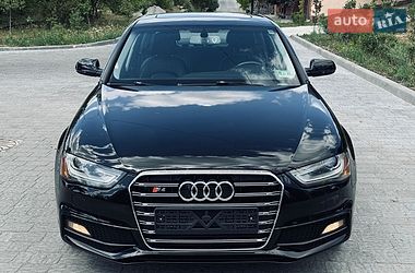 Седан Audi A4 2015 в Львові