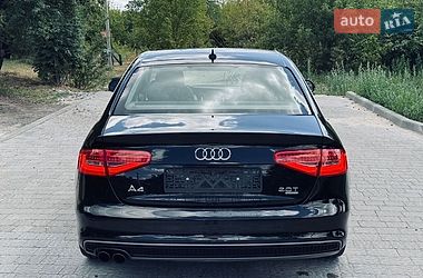 Седан Audi A4 2015 в Львові