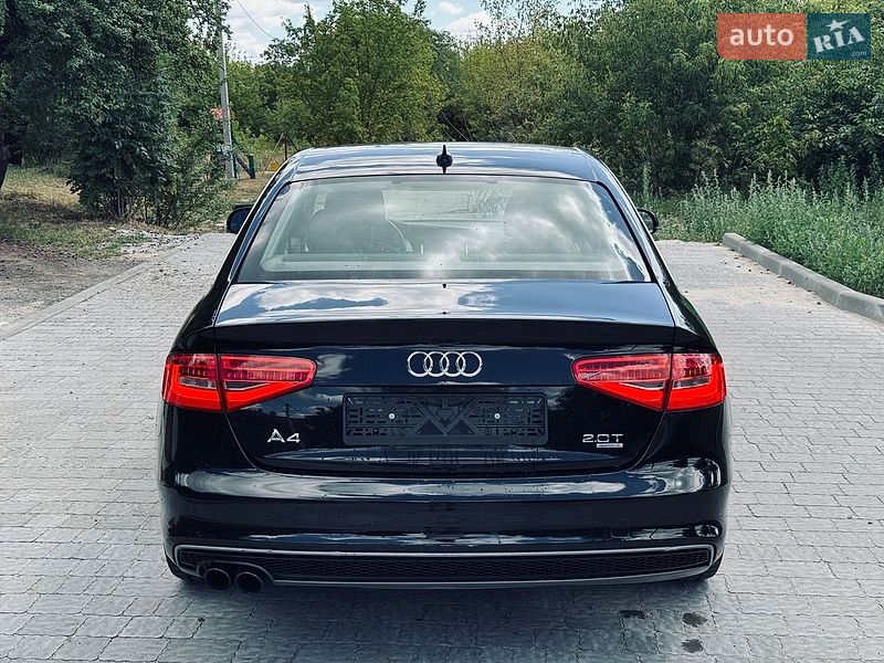 Седан Audi A4 2015 в Львові