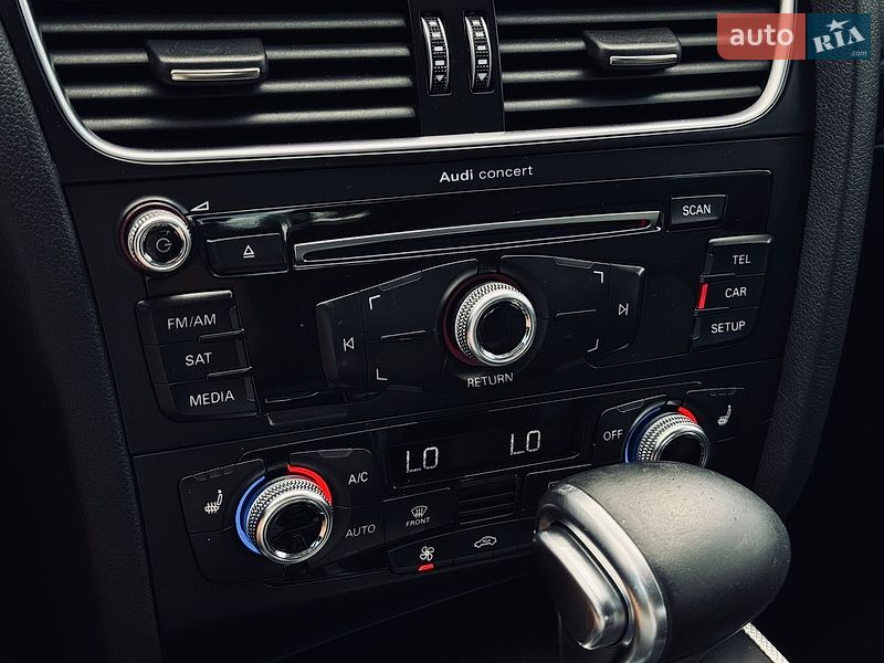 Седан Audi A4 2015 в Львові