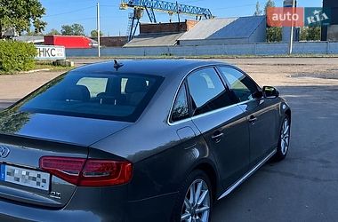 Седан Audi A4 2014 в Львові